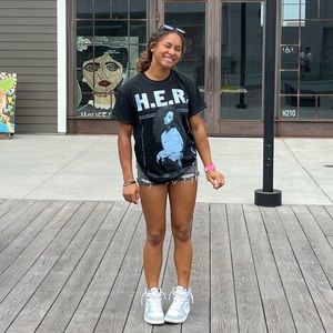 Meet your Posher, Alyssa